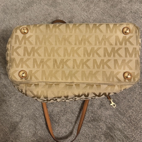 Michael Kors Signature Monogram Canvas Tote – Beige & Tan - Picture 6 of 6